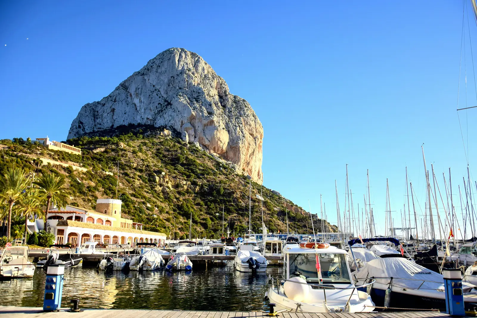 Jachthaven van Calpe met de Peñón de Ifach
